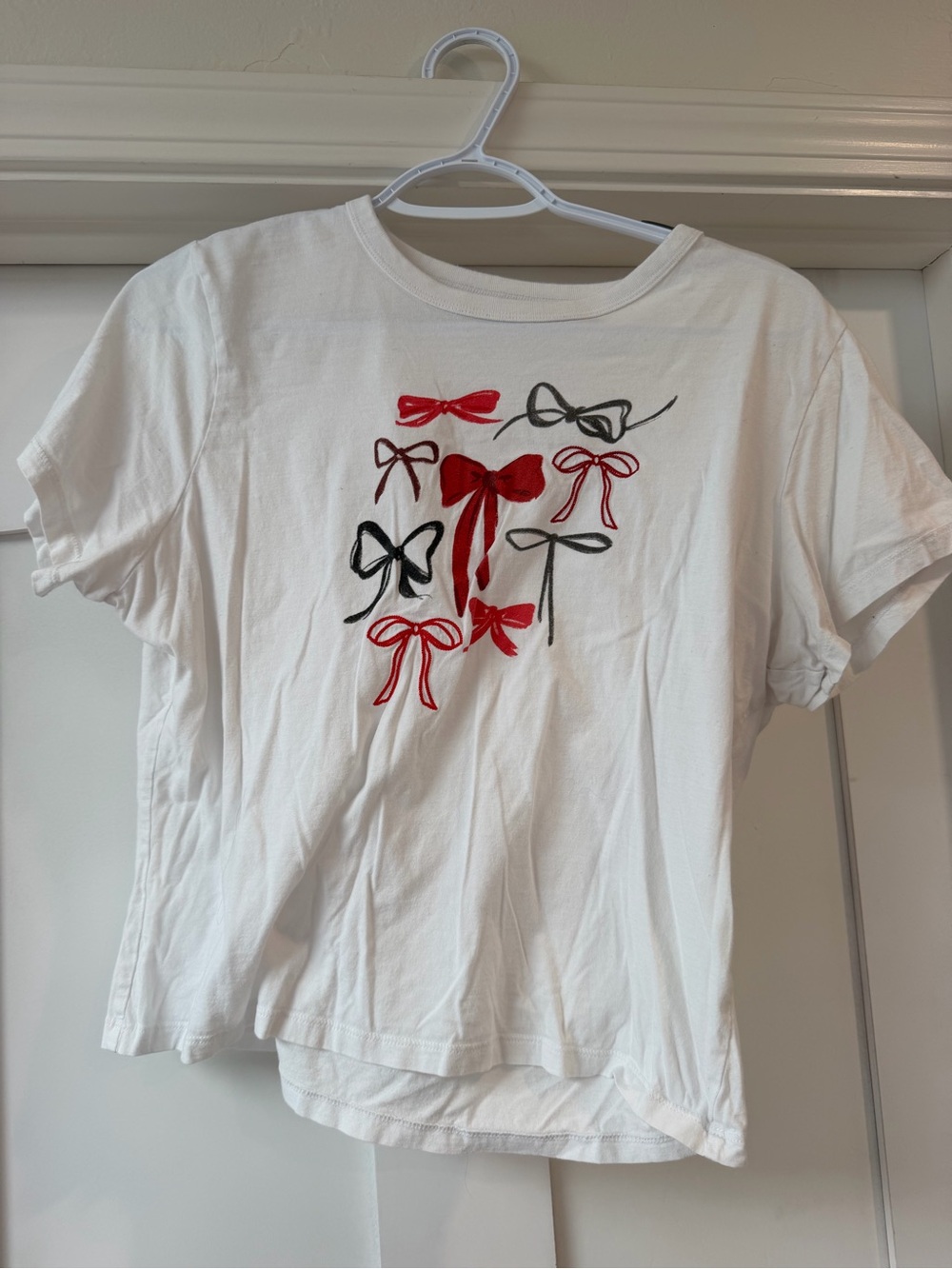 Abercrombie & Fitch White Tee with Red & Black Bow Motif